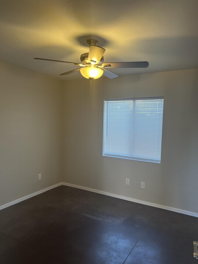 Foto del edificio - 3865 N Tyndall Ave