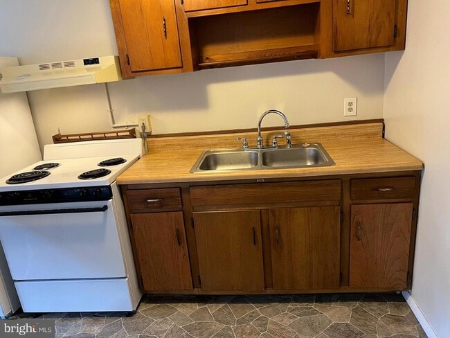 Building Photo - 45 N Green St