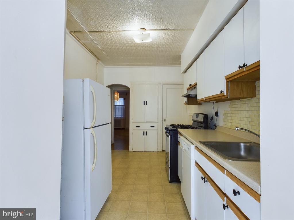 Primary Photo - 205 E 33rd St