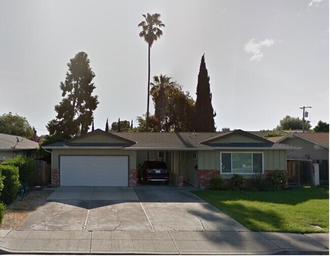 Front of House - 737 Vaquero Dr