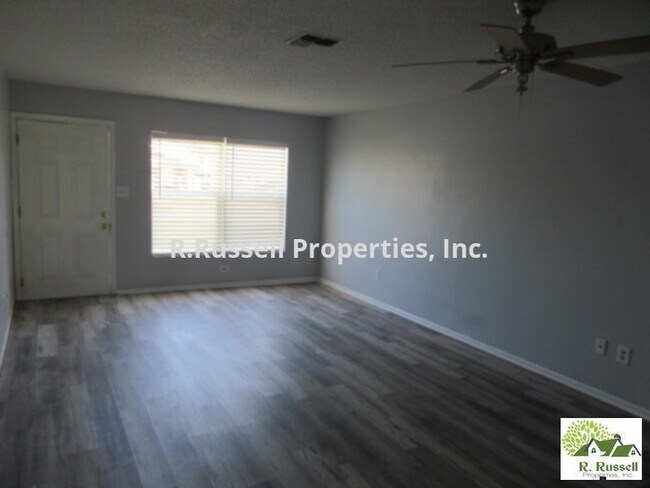 Building Photo - Cozy duplex unit  in Rio Pinar area  overl...