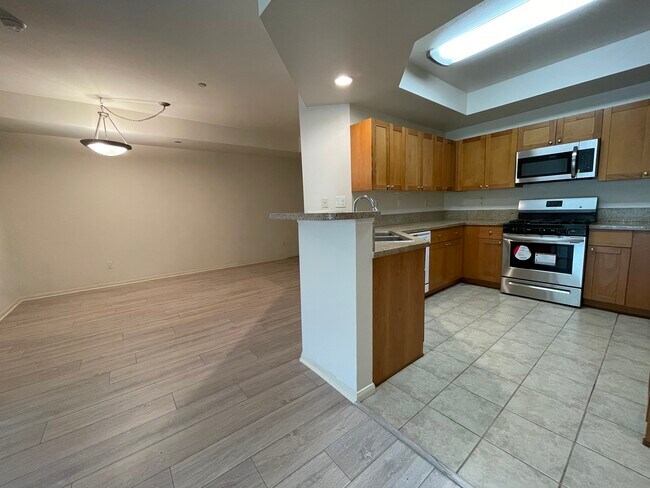 Building Photo - 7551 Jordan Ave
