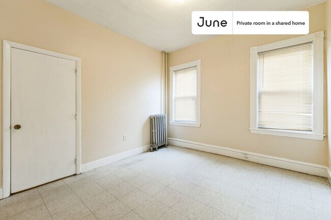 Foto del edificio - Room in Shared 5 bed/1.5 bath home