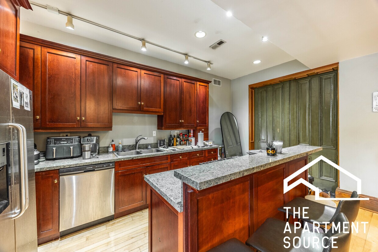 Foto principal - 2052 N Cleveland Ave