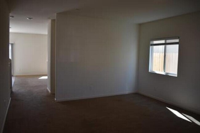 Foto del edificio - 4230 Freemark Ave