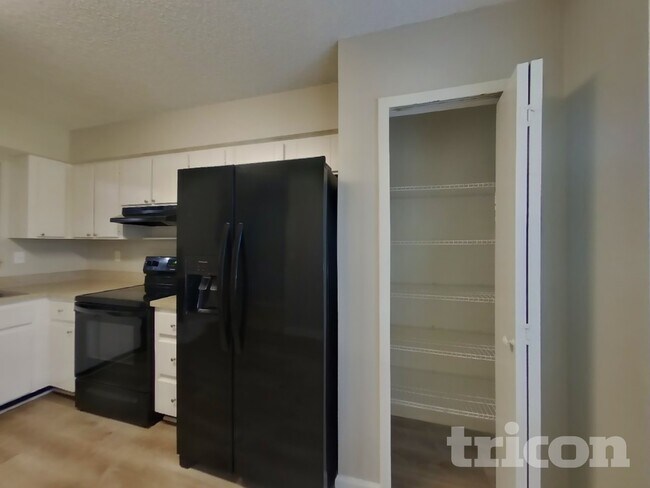 Foto del edificio - 1553 Kingfisher Blvd