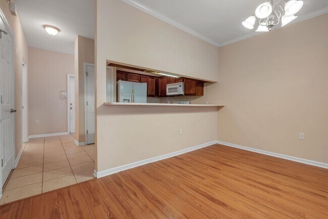 Foto del edificio - Spacious 3 Bedroom Townhome with Fireplace & Deck
