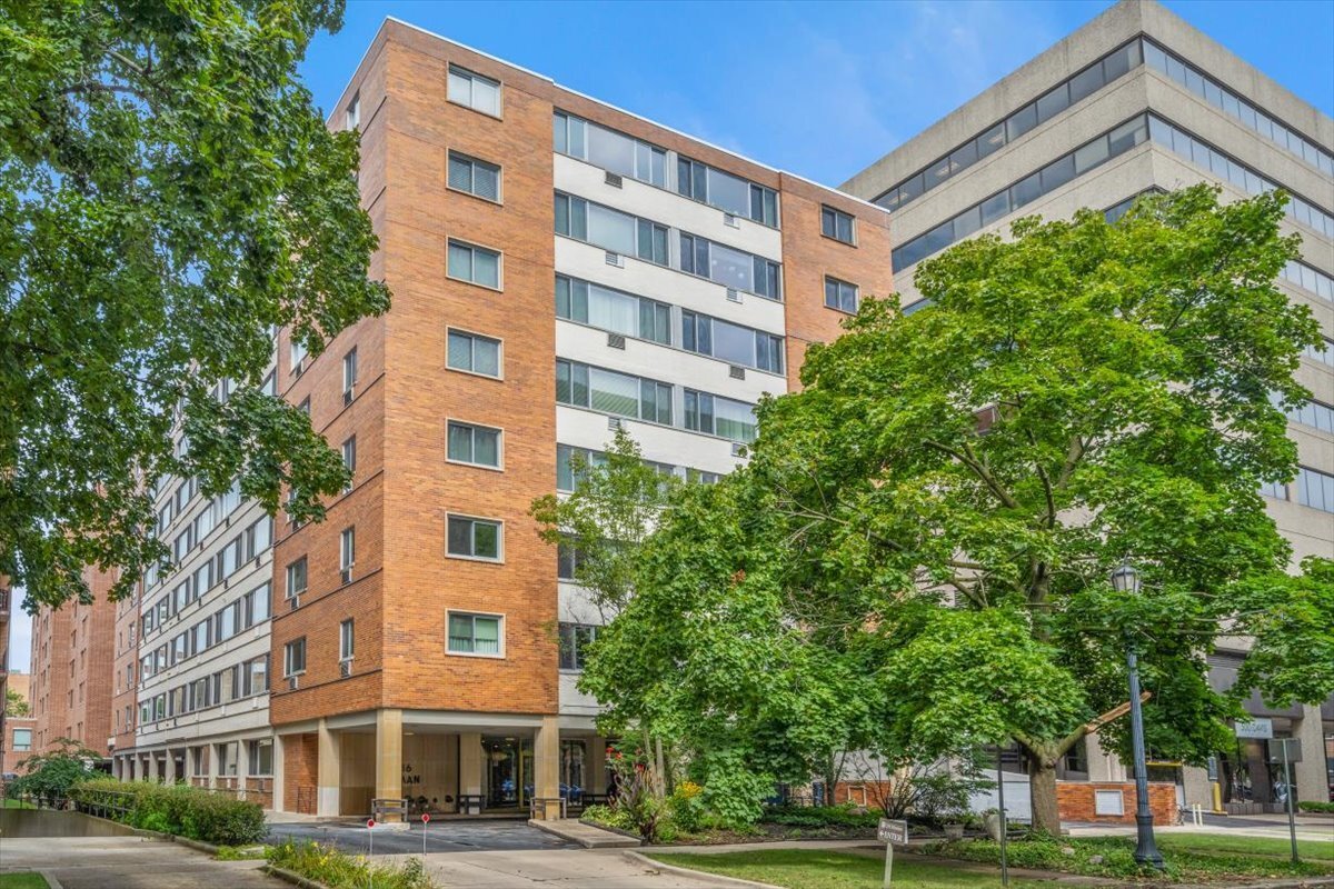 Foto principal - 1516 Hinman Ave