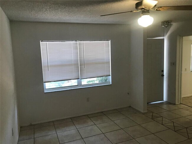 Foto del edificio - 3943 Freedom Ave