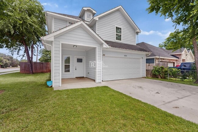 Building Photo - Corner Lot 5 bedroom Home for Rent in Fort Worth!