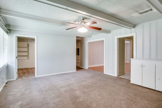 Building Photo - Pre-leasing for July!