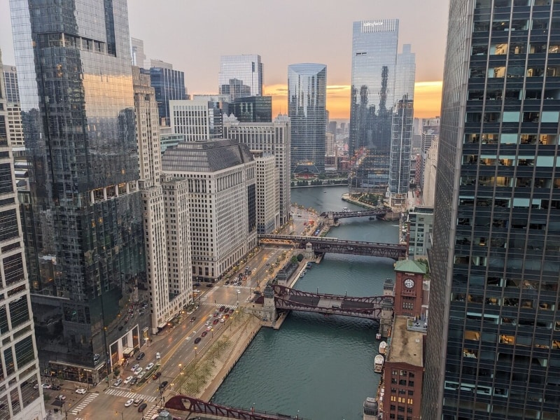 Foto principal - 300 N State St