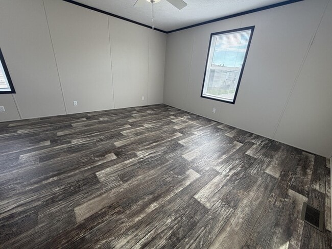 Building Photo - 38019 Leverette Ave