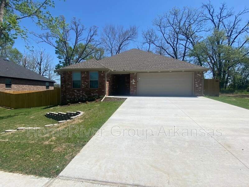 Primary Photo - 1404 Love Ln
