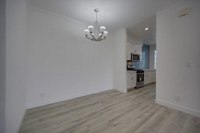 Building Photo - 9800 Vidor Dr