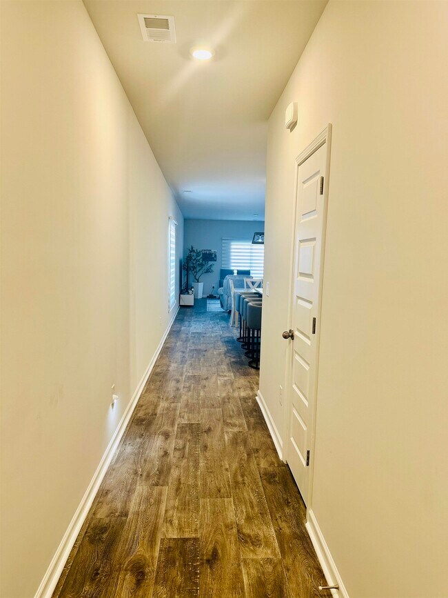 Foto del edificio - 772 El Pepino Lp