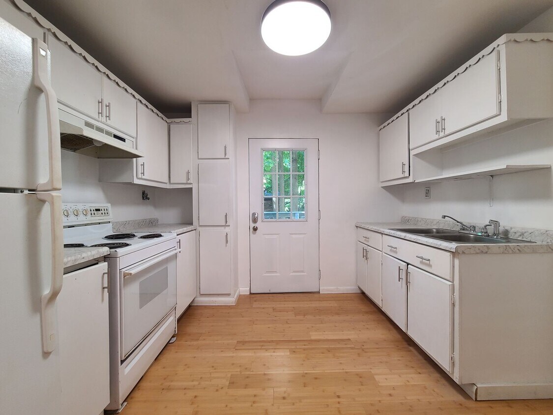 Foto principal - 460 W Napier Ave
