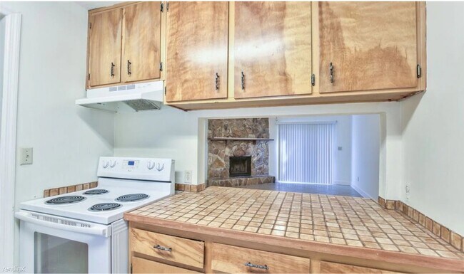 Foto del edificio - 4777 Leah Ln