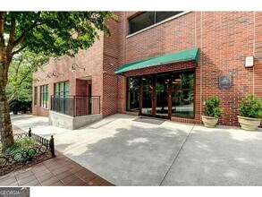 Building Photo - 115 W Peachtree Pl NW
