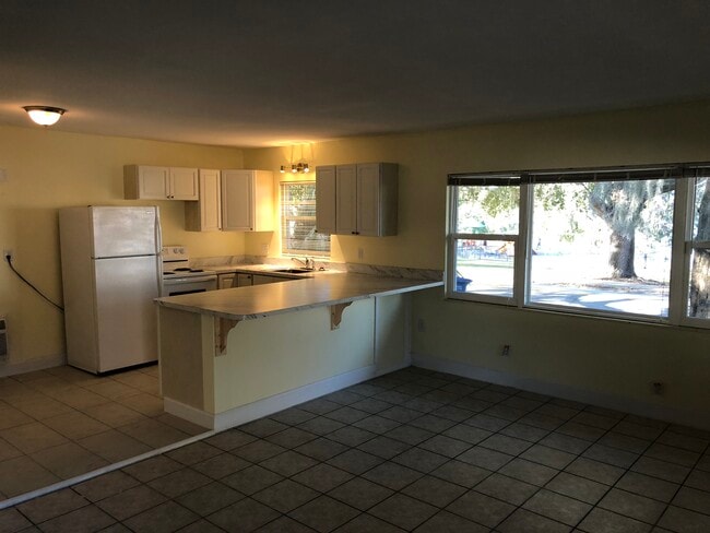 Building Photo - 306 Avenue C NE