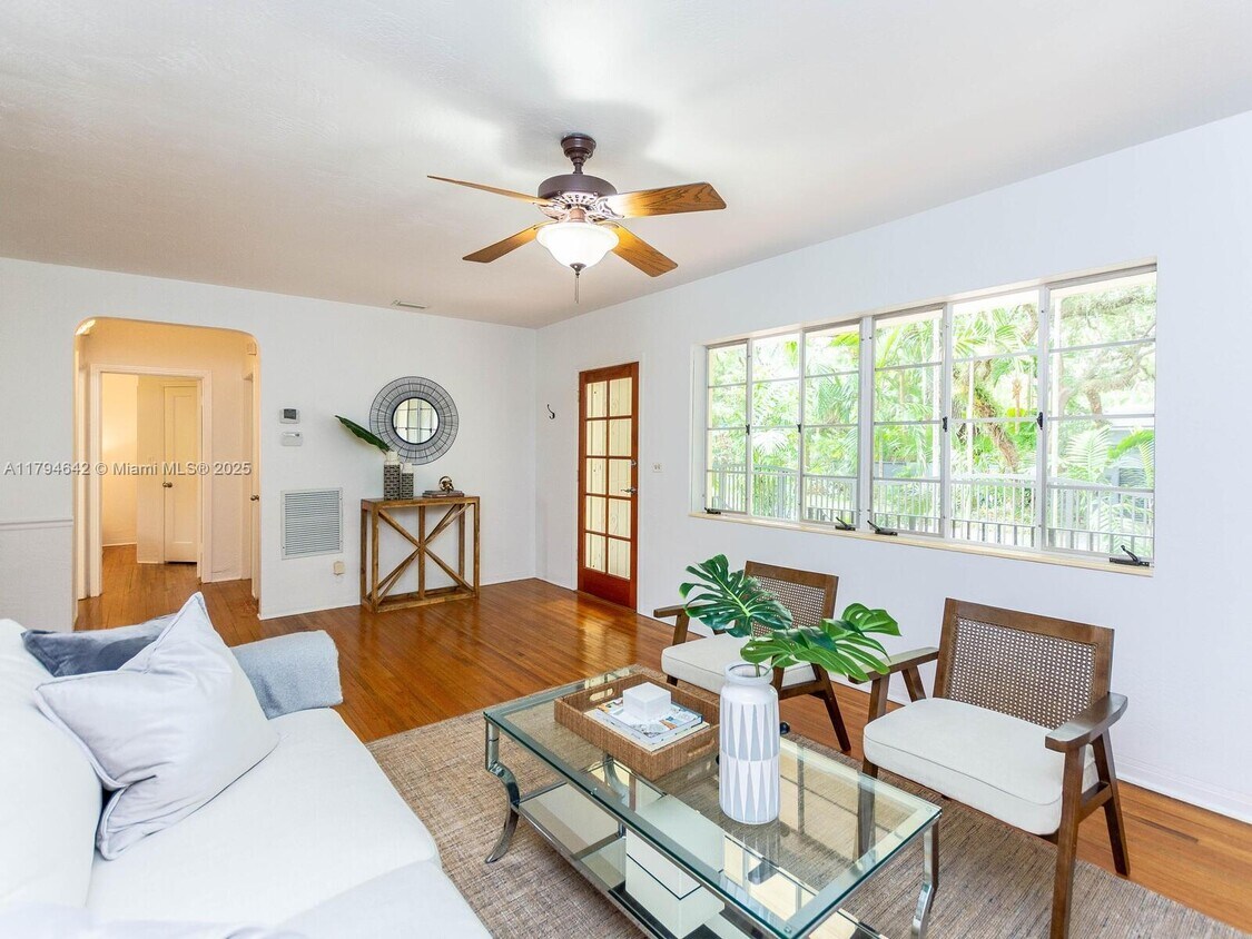 Foto principal - 3141 Jefferson St