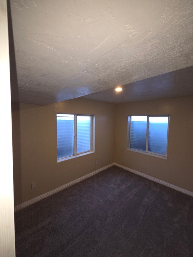 Building Photo - 6878 W 3100 S