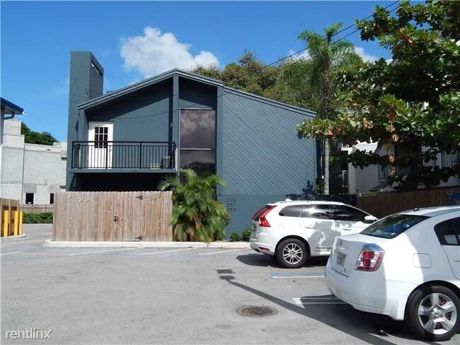 Building Photo - 3119 SW 27th Ave