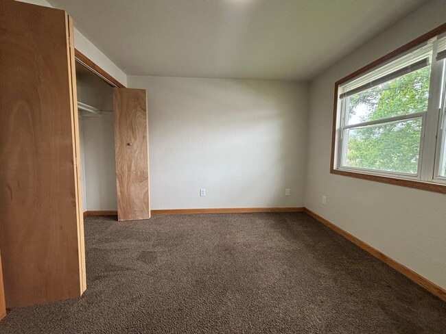 Building Photo - Regal Landing ||