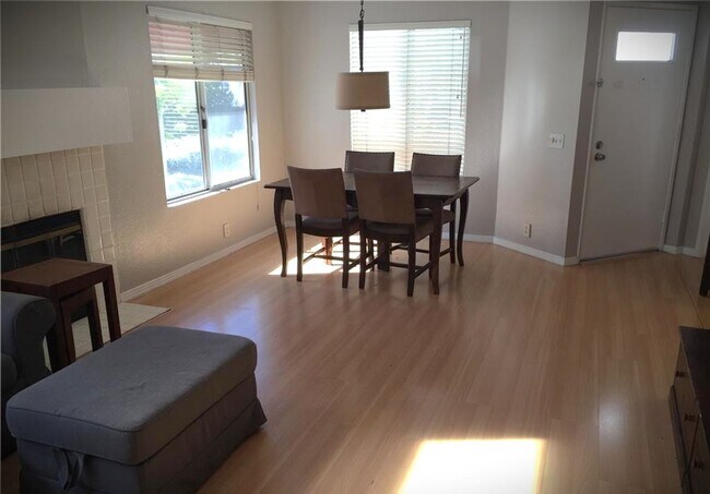 Foto del edificio - 2bed/1bath w/ 1 car garage in the heart of Mission Viejo