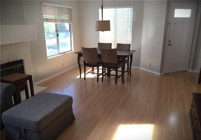 Building Photo - 2bed/1bath w/ 1 car garage in the heart of Mission Viejo