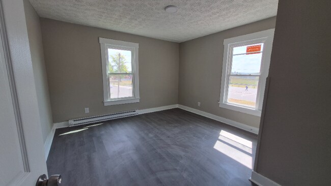 Building Photo - 912 Riverview Terrace