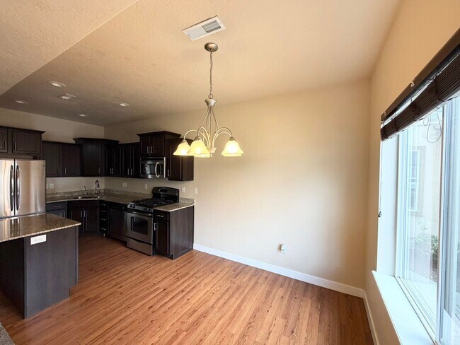 Foto del edificio - 3 Bed/2 Bathroom house in South Jordan