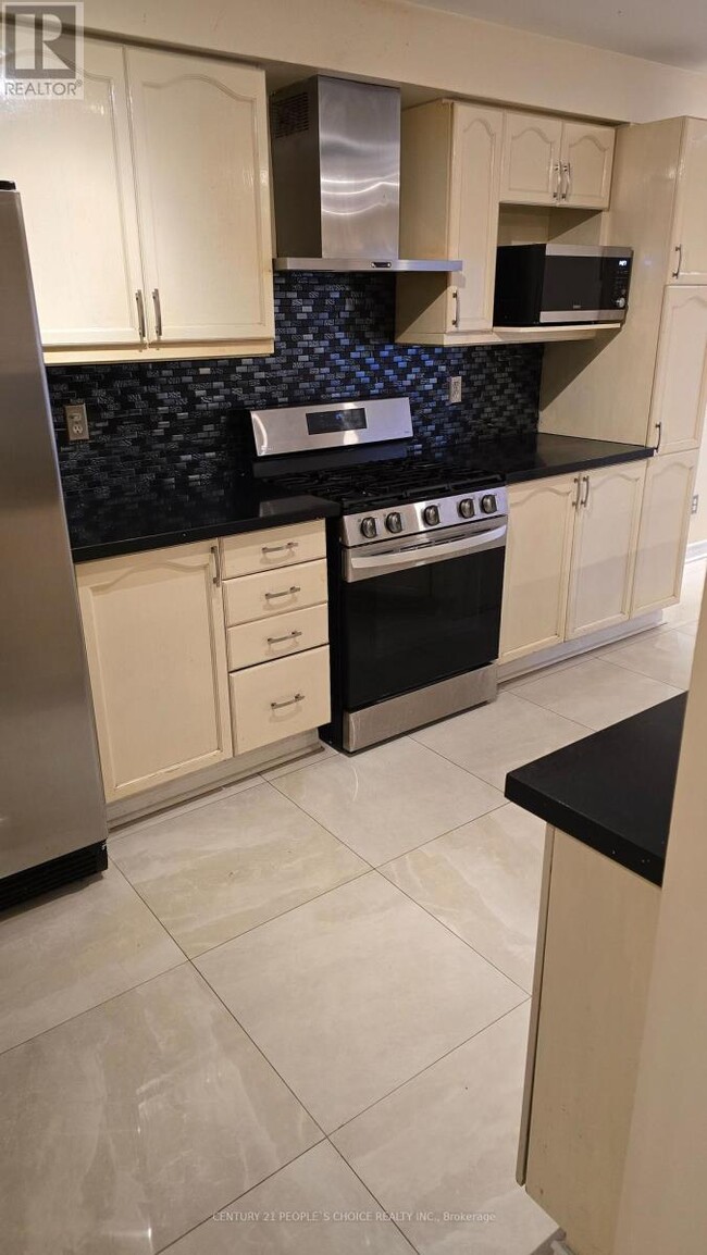 Photo du bâtiment - 5223 Fairford Crescent