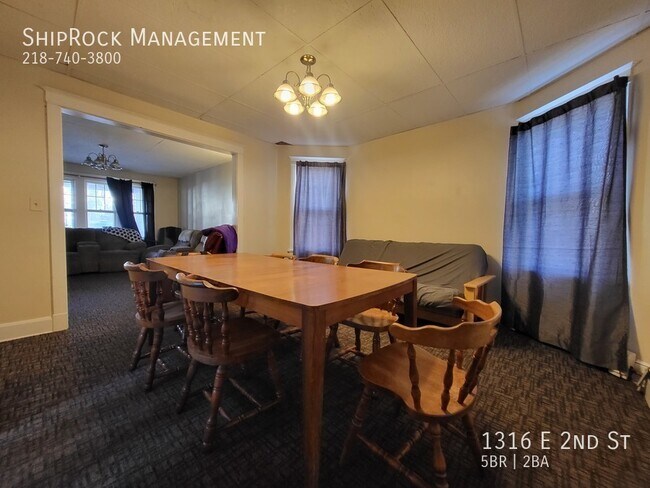 Foto del edificio - 1316 E 2nd St