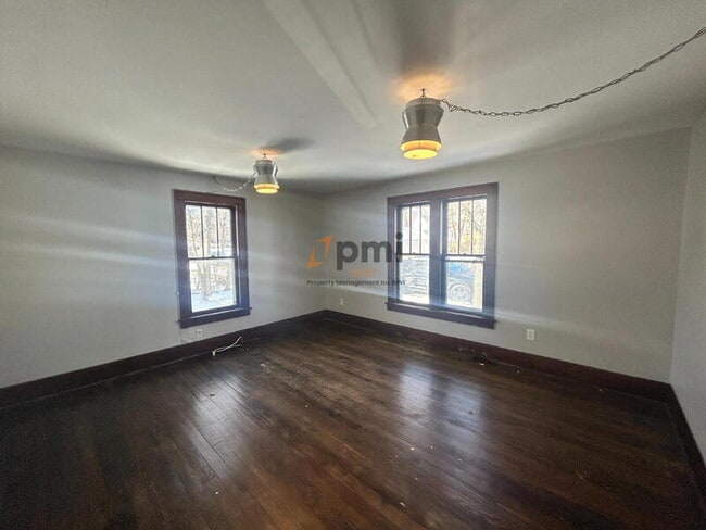 Building Photo - 6 Willow St