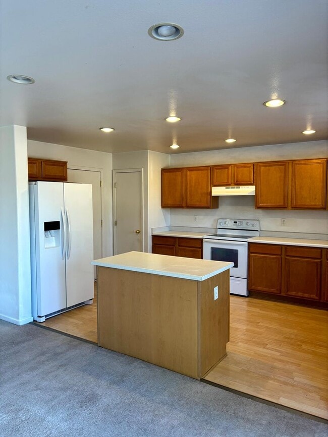 Building Photo - 7475 Northcreek Dr