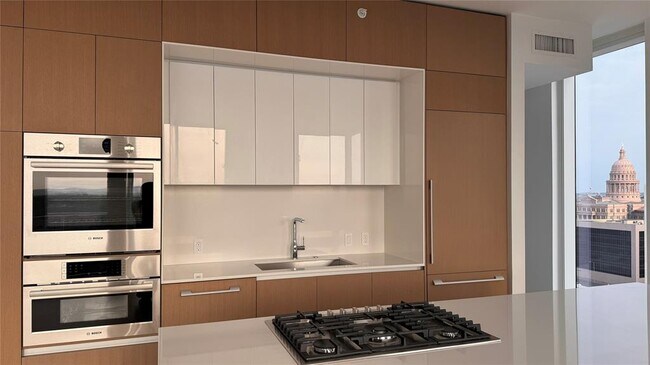 Foto del edificio - 313 W 17th St