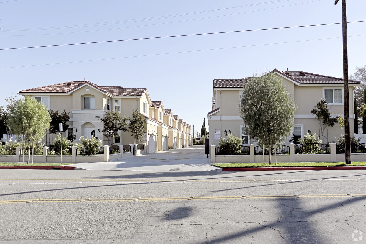 Building - 25316 Ebony Ln