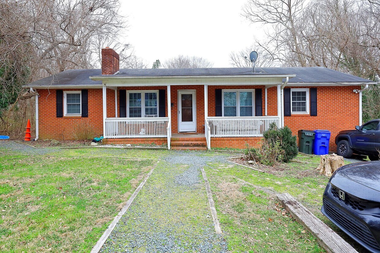 Primary Photo - Great home in Chapel Hill!