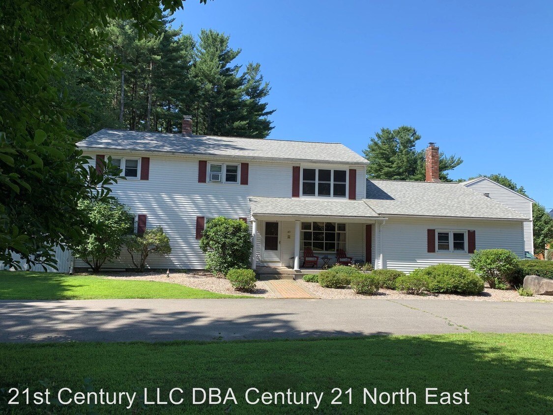 40 Pleasant St, Lunenburg, MA 01462 Room for Rent in Lunenburg, MA