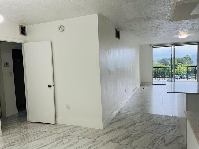 Foto del edificio - 7300 NW 17th St