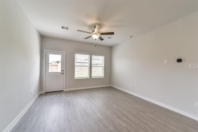 Building Photo - 5731 Quest Valley Dr