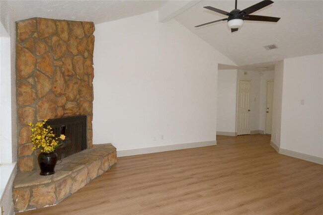 Foto del edificio - 10321 Long River Dr