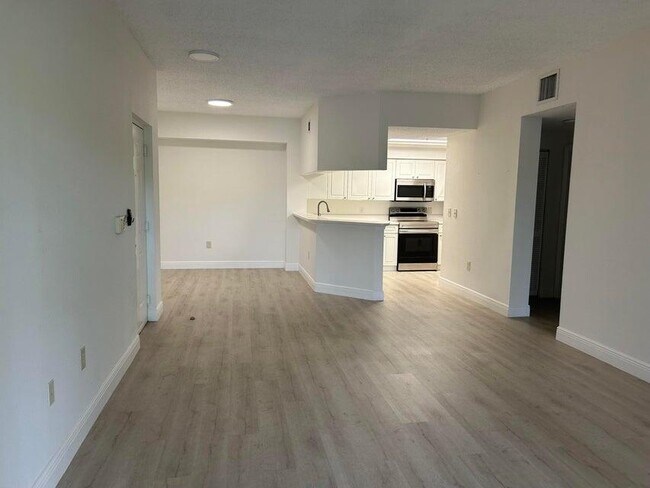 Foto del edificio - 2724 Anzio Ct