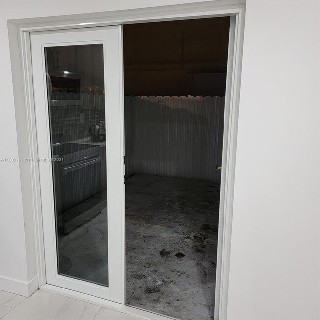 Foto del edificio - 2369 W 66th Pl