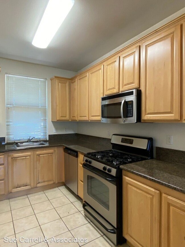Building Photo - 2 br, 1 bath House - 985 Doubles Dr #211