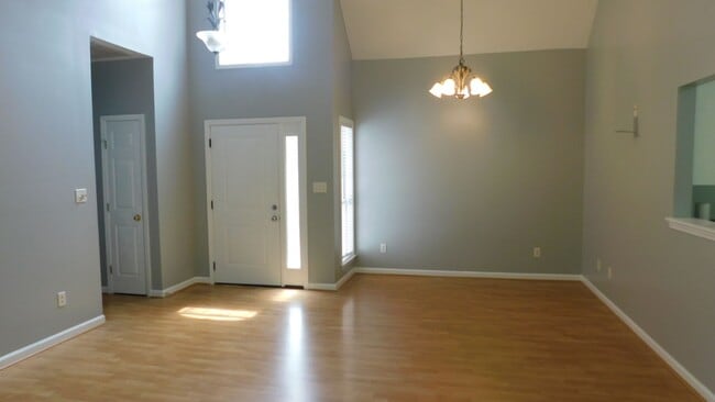 Foto del edificio - 632 Forest Lakes Dr