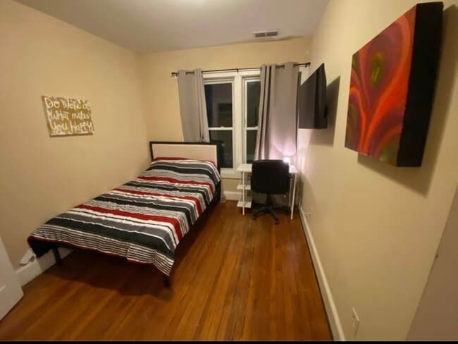 Foto del edificio - 2626 11th St NW