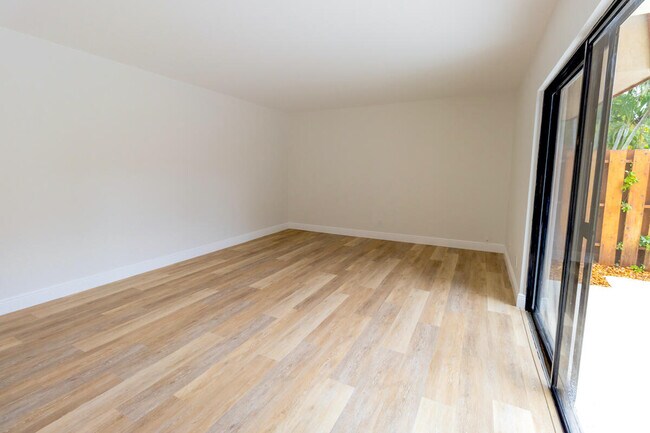Building Photo - 3006 San Clara Dr