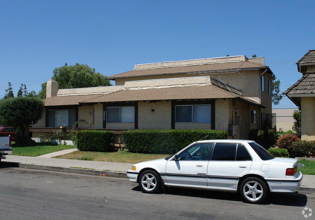 Building Photo - 17421 Dairyview Cir
